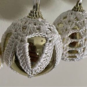 Lot 6 Hand Crochet Christmas Tree Ornaments.
White/Gold Baubles 2.5”Shatterproof